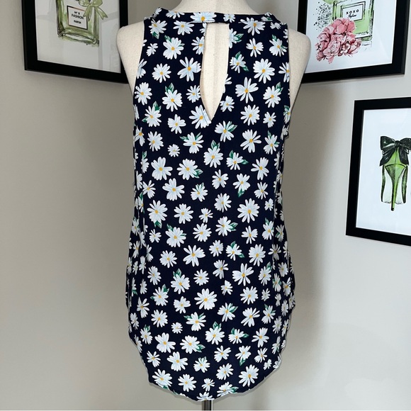 ⚓️ Old Navy Old V-Neck Sleeveless Top - Picture 6 of 10